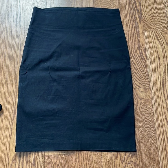 EUC Black maternity pencil skirt by Slacks &Co - Picture 2 of 4
